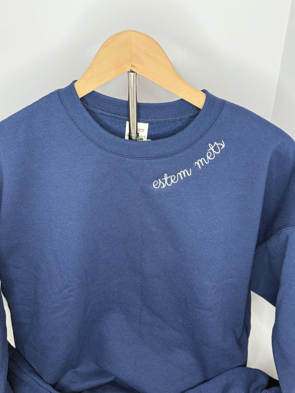 Neckline embroidered sweatshirt