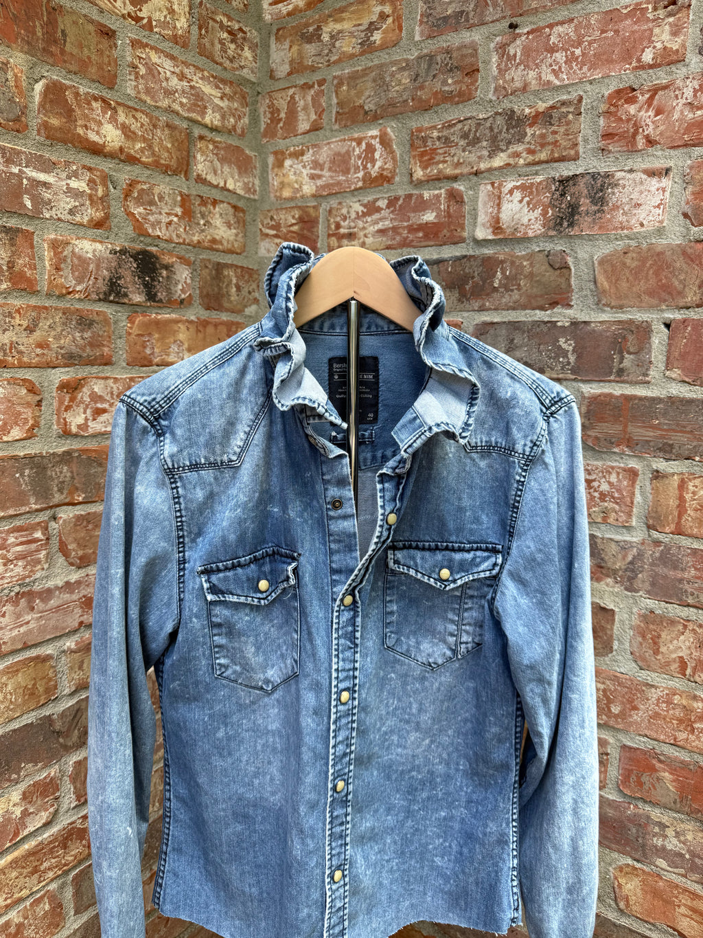 LongSleeve denim ruffle collar with flag applique